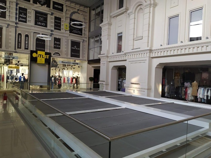 Horizontal fire curtains